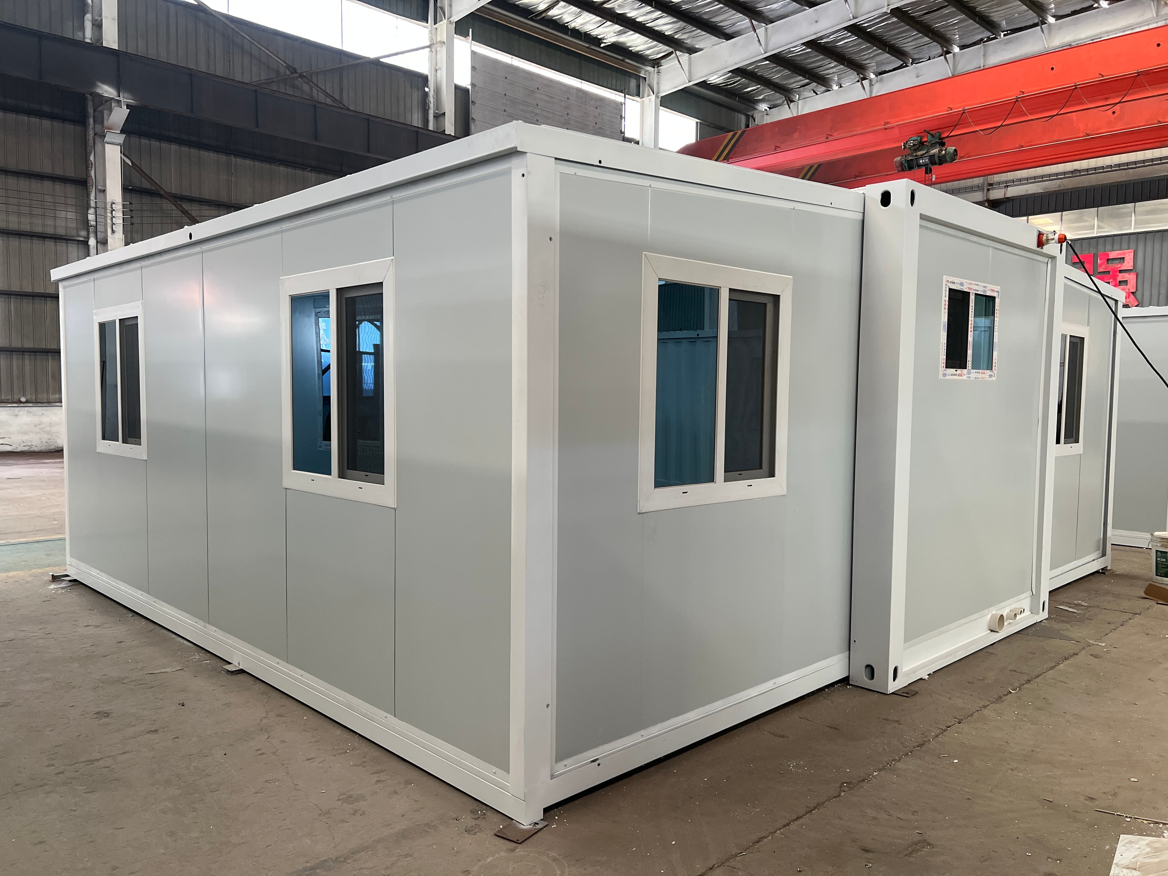 📦 Bővíthető konténerház